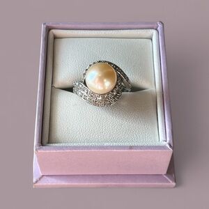 Elegant Pearl and Silver Ring